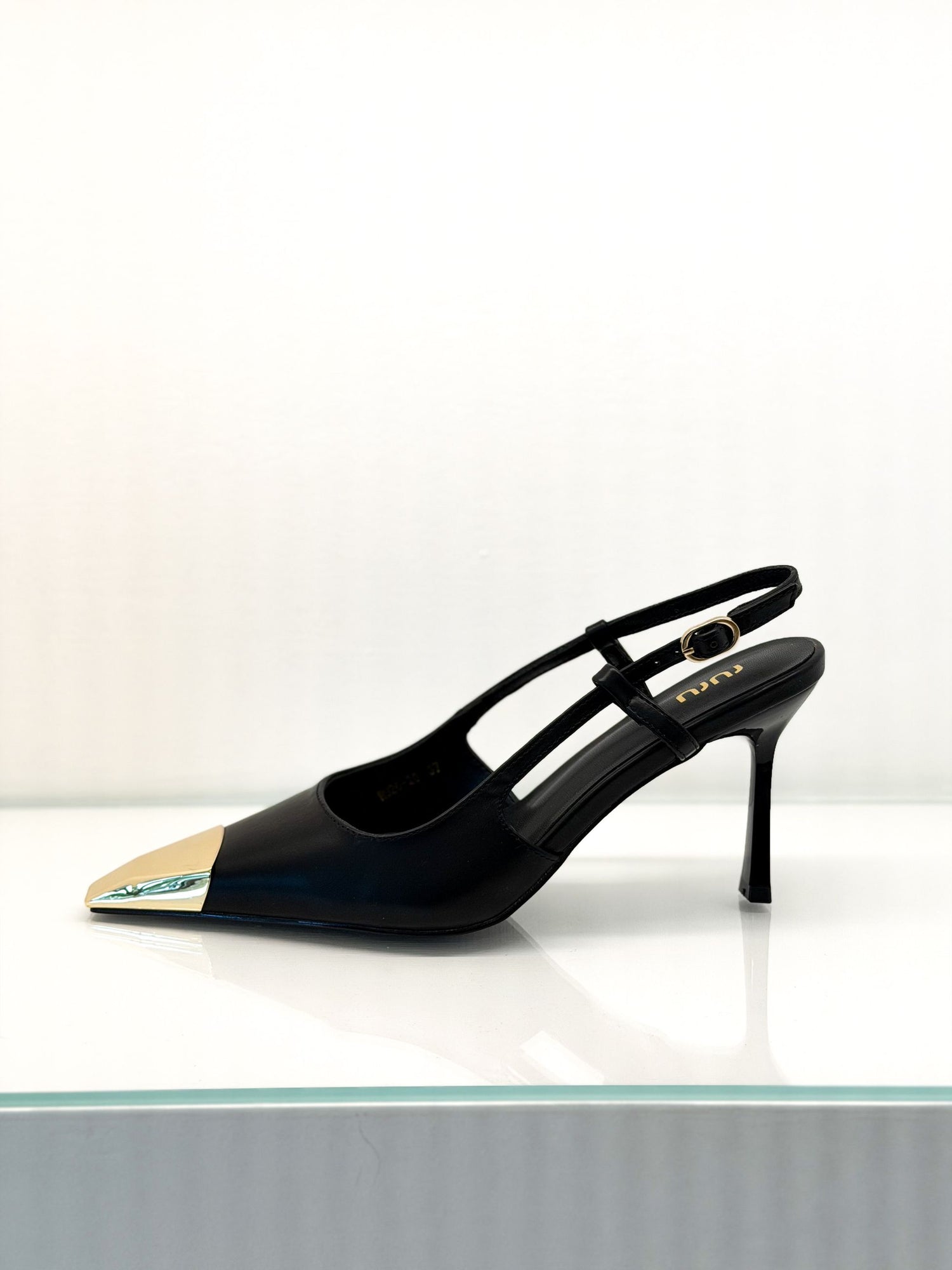 Slingback Aura