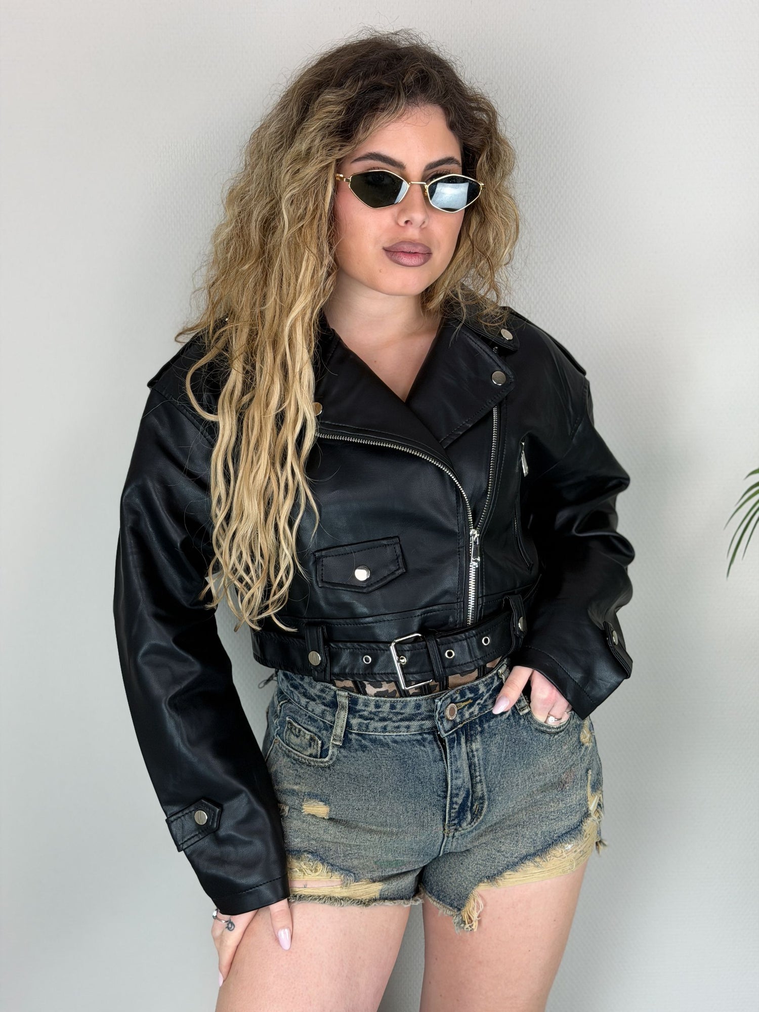 Chiodo in ecopelle crop