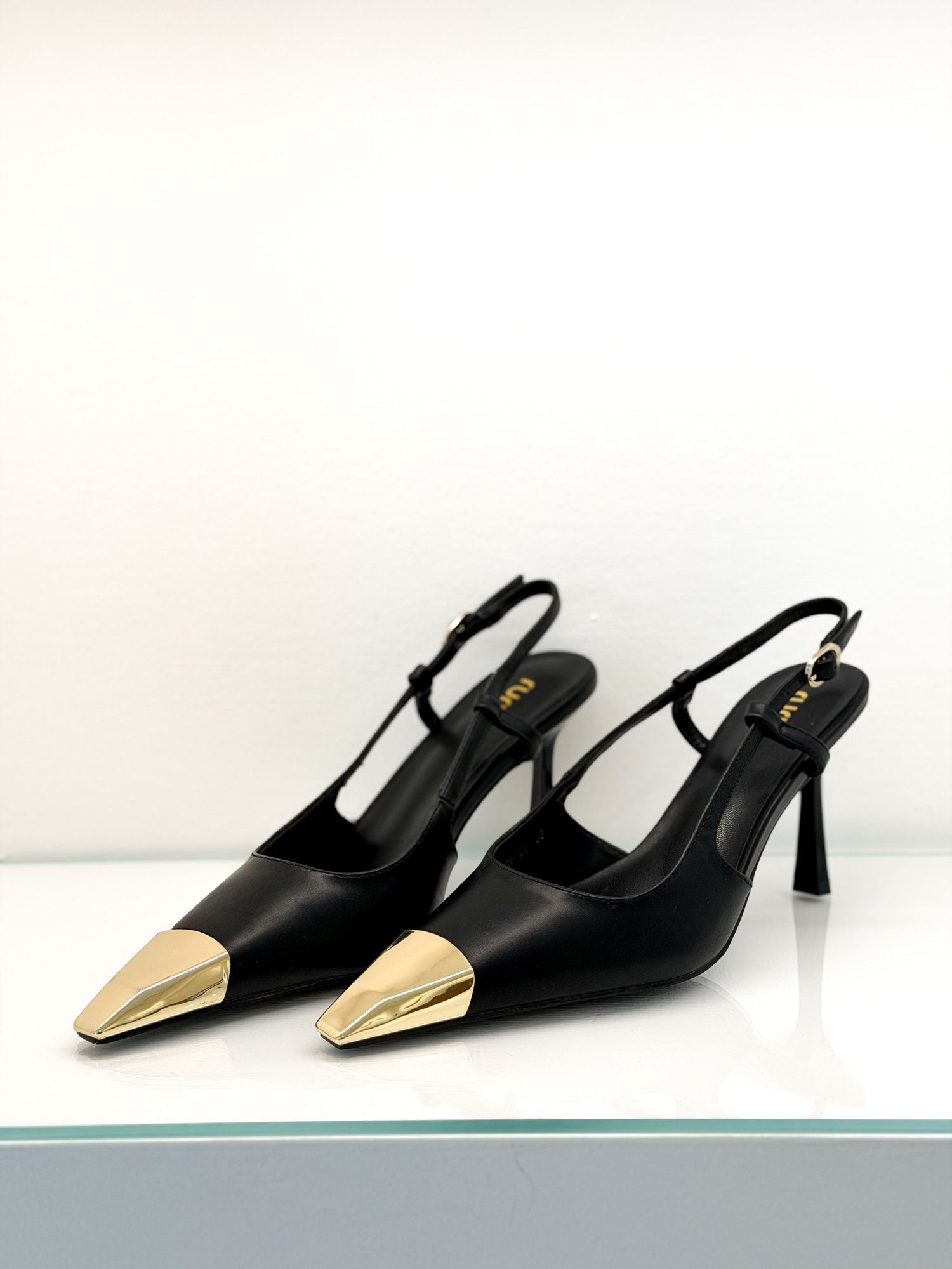 Slingback Aura